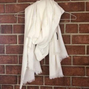 Zara Soft Blanket Scarf Size M